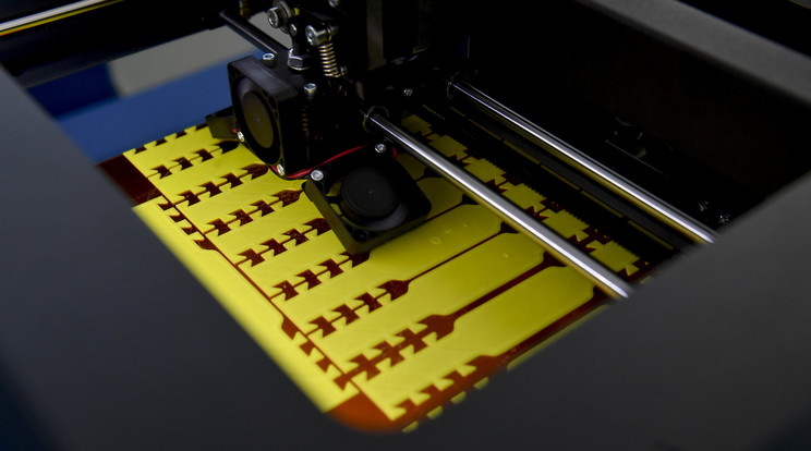 A 3D nyomtató naponta 24 darabot gyárt le /Fotó: MTI Czeglédi Zsolt 