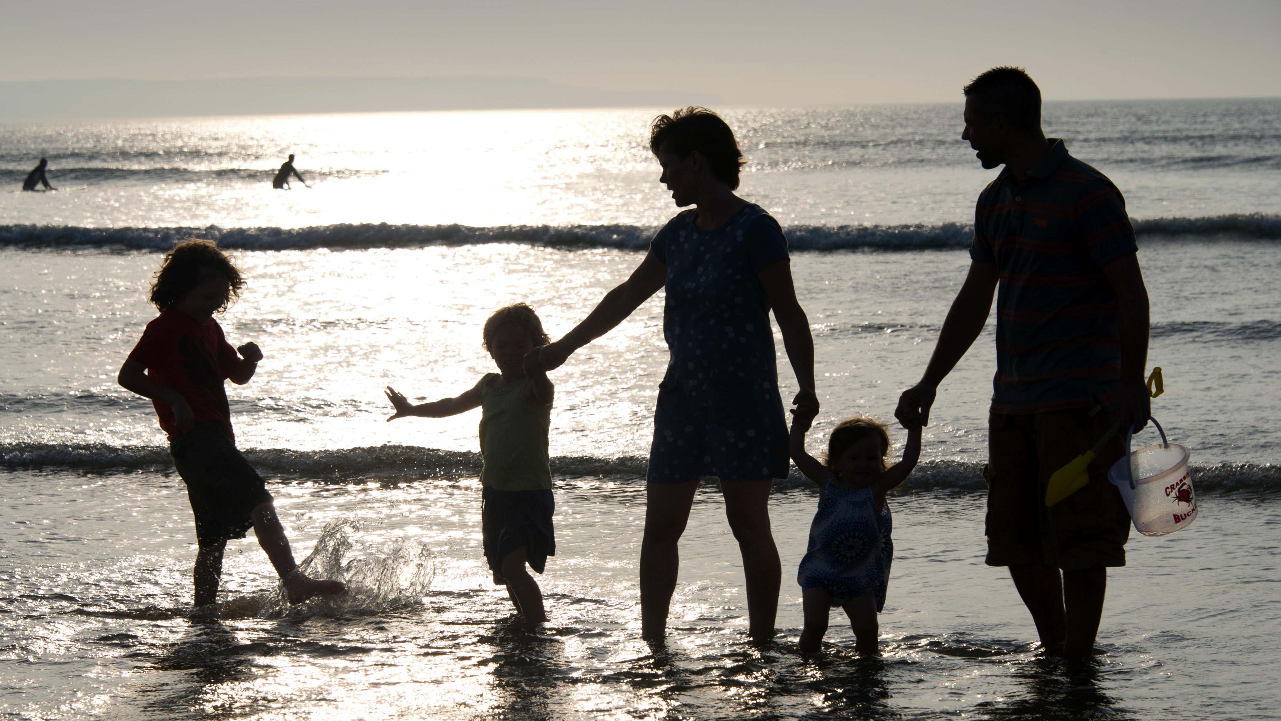 UK scraps benefit cap: 450,000 children to escape poverty, families gain £5,310