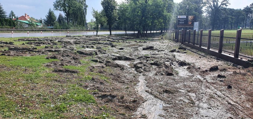 Potężna burza nad Chodzieżą, duże zniszczenia. Burmistrz: Alertu RCB nie było. Był tydzień temu w sprawie wyborów