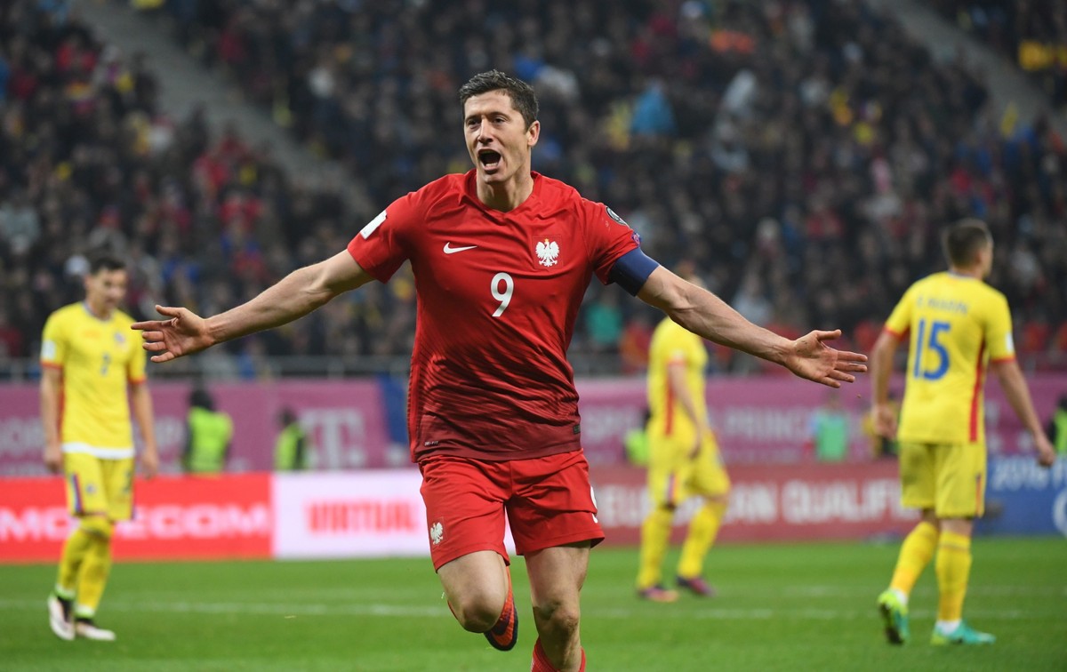 Lewandowski przegonił Deynę. Z 42 golami jest tuż za Lubańskim i Latą