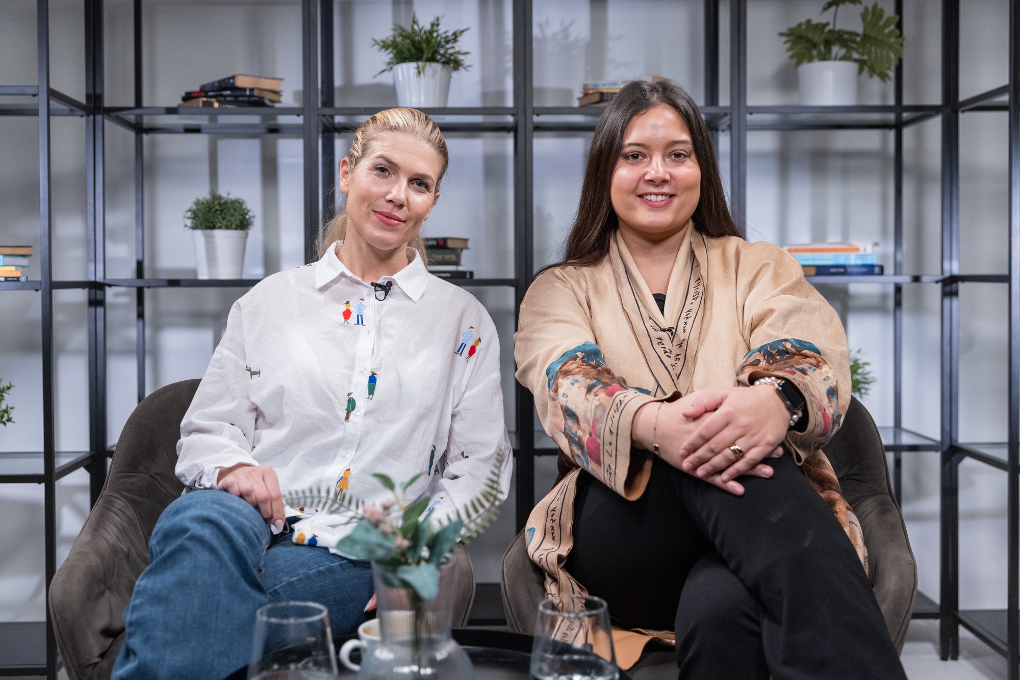 Speváčka, vokalistka a textárka Alexandra „Sash“ Okálová s Teri Čikoš.