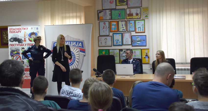 Popović Ivković na prezentaciji projekta "Petarde nisu igračke"