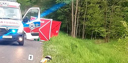 Koszmarny wypadek na Opolszczyźnie. Motocyklista zderzył się z dwoma samochodami. Był bez szans