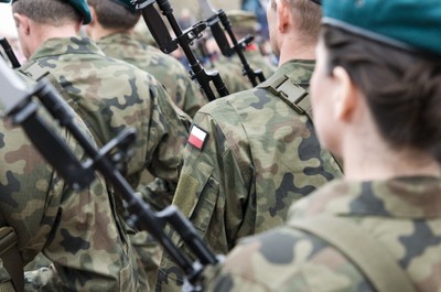 Polacy chwyciliby za broń w sytuacji zagrożenia wojną? Wyniki sondażu mogą szokować