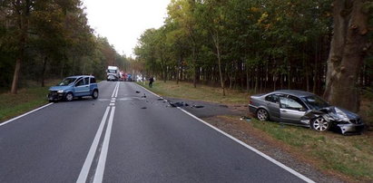 Czołowe zderzenie młodych kierowców. Na prostej drodze!