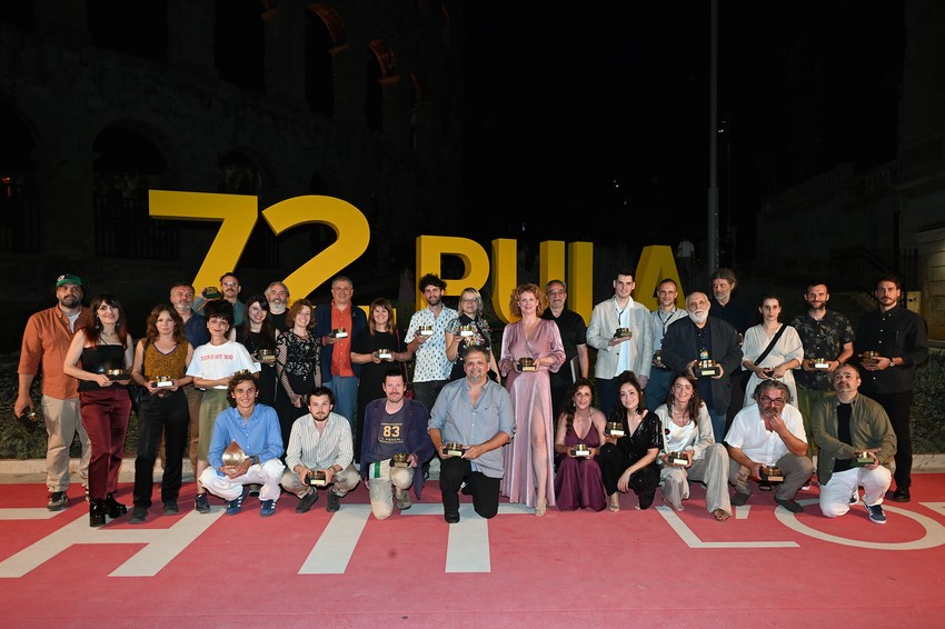 Dobitnici ispred Arene