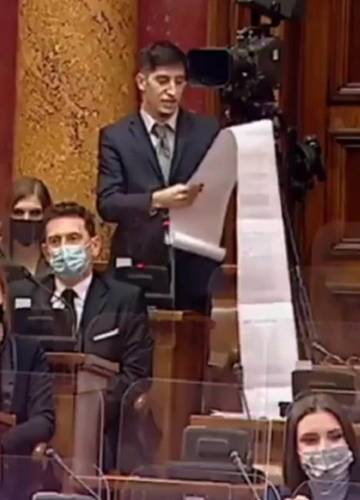 Lavu Pajkiću se ceo internet smeje zbog izlaganja u skupštini Noizz