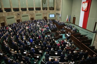 Projekt ws. inwigilacji trafił do komisji sejmowej. Opozycja krytykuje propozycję PiS