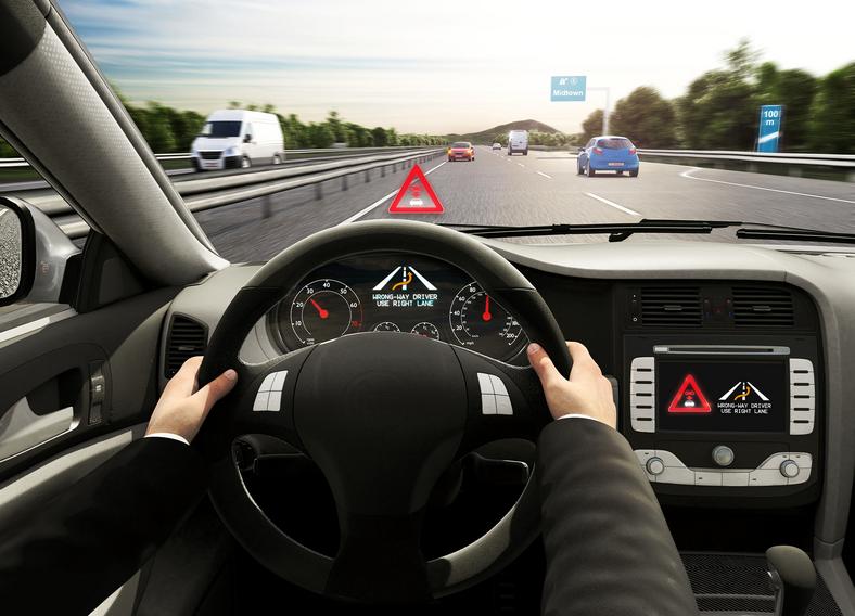 Bosch chce wprowadzić ostrzeganie wszystkich kierowców w pobliżu o samochodzie jadącym pod prąd