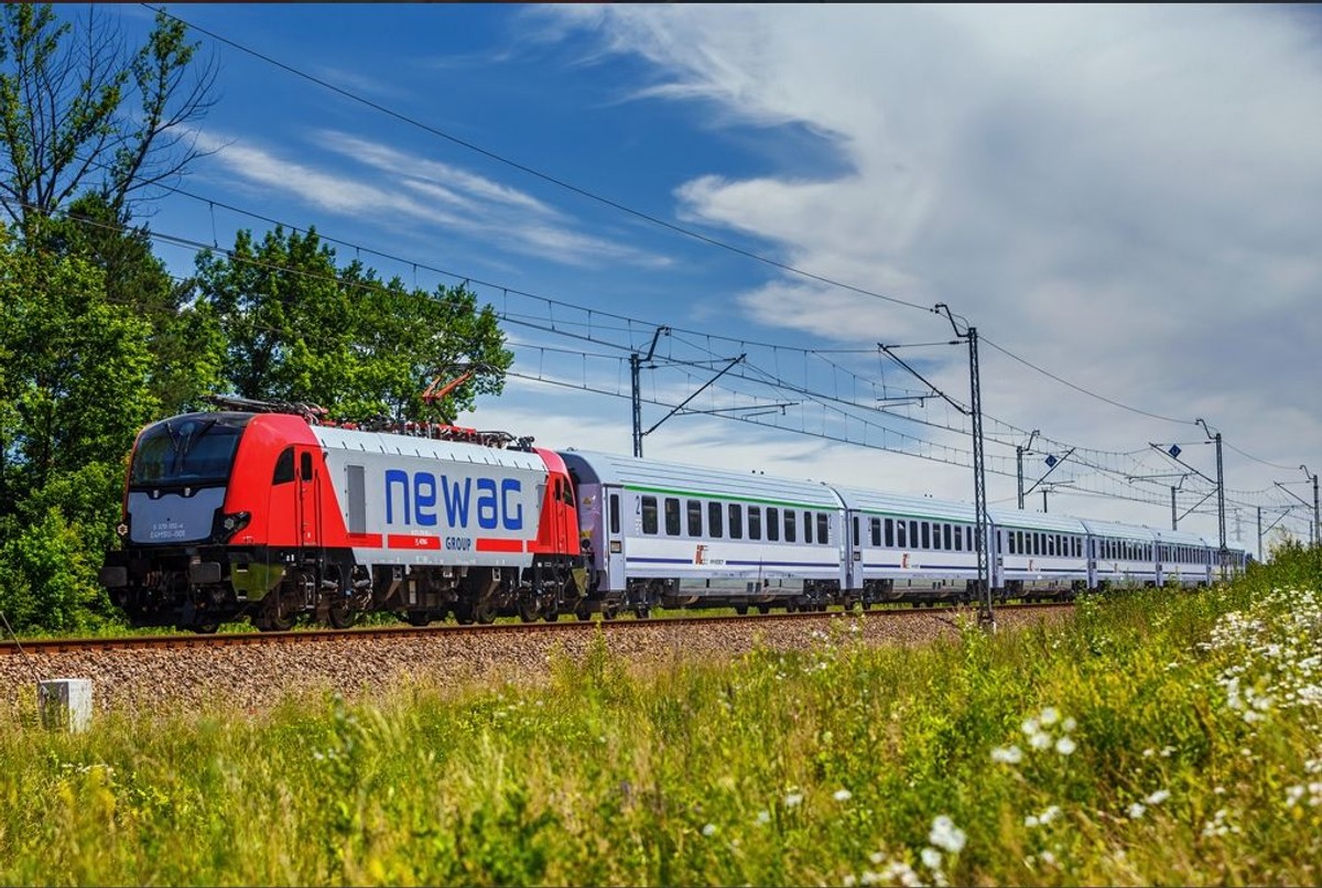 Lokomotywa Newag z wagonami PKP Intercity