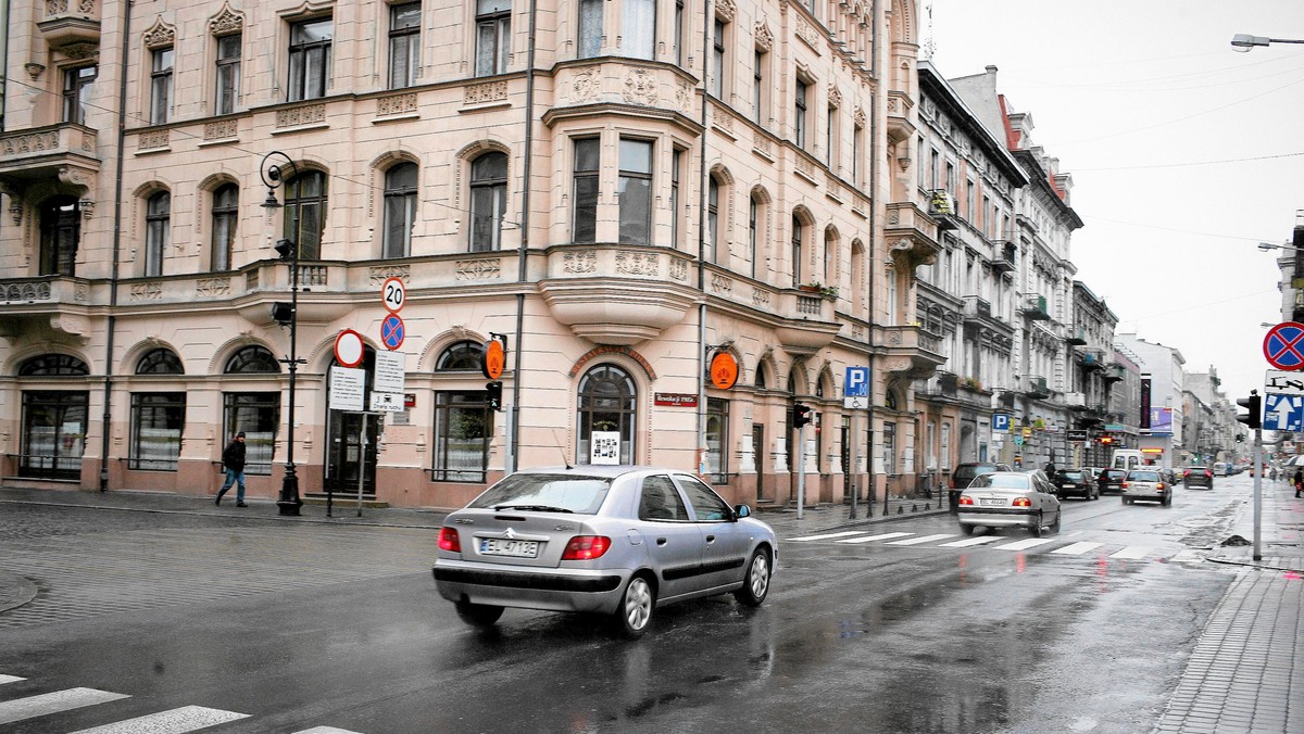 Co najmniej do drugiej połowy kwietnia przedłuży się pierwszy etap prac przy przebudowie ulicy Piotrkowskiej.