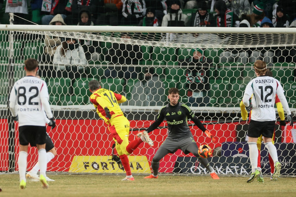 Koszmarny debiut Papszuna. W Legii zmienił się trener, ale wyniki zostały po staremu