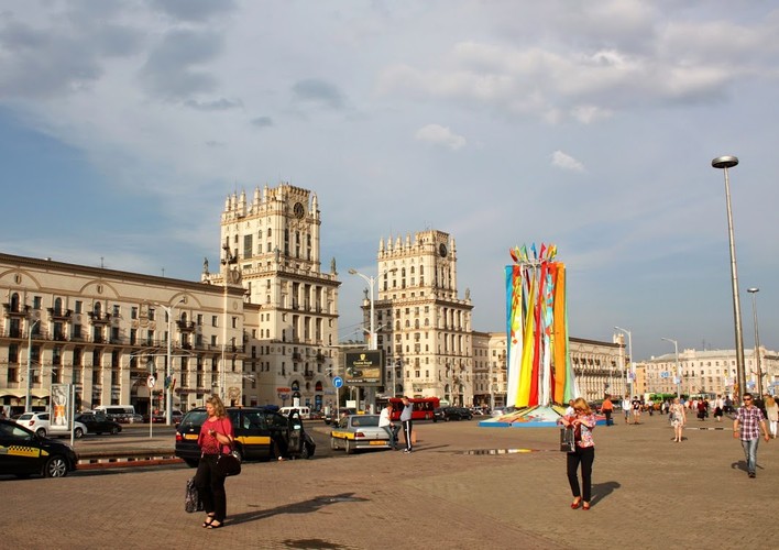 W stolicy biedy nie widać.