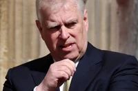 Przez relację z Epsteinem stracił tytuły królewskie. Książę Andrzej błagał miliardera o pomoc