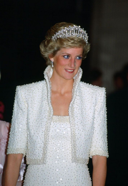  Diana w tiarze, którą musiała zwrócić królowej  