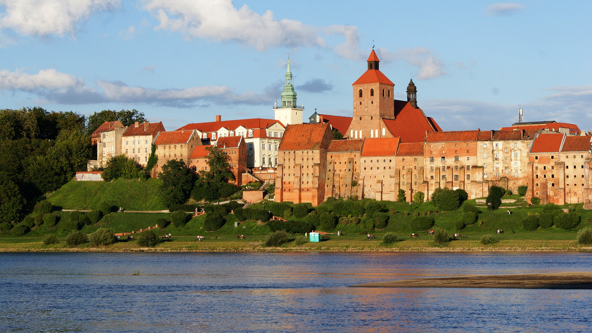 Po prawie ośmiu latach starań grudziądzkie spichrze zostaną wpisane na listę Pomników Historii. Dzięki temu ich prestiż znacznie wzrośnie. W Kujawsko-Pomorskiem jak dotąd tylko trzy miejscowości mogły się pochwalić wyróżnionymi w ten sposób obiektami.