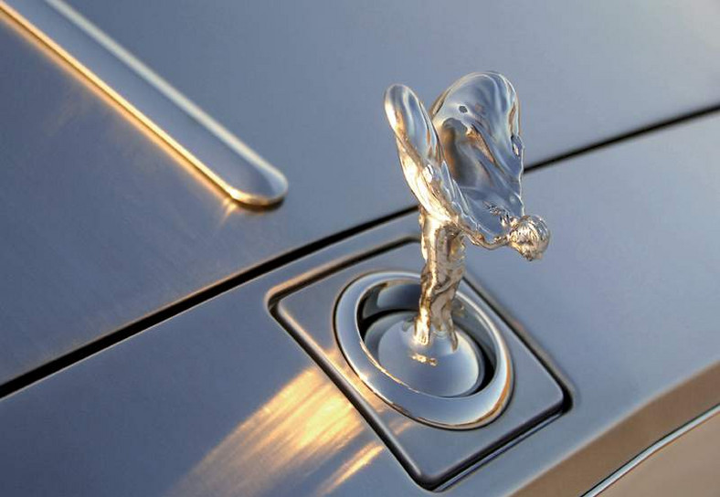 Rolls-Royce Phantom Drophead Coupe – boulevard cruiser (video)