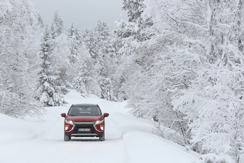 Mitsubishi Eclipse Cross - jak sobie radzi na lodzie?