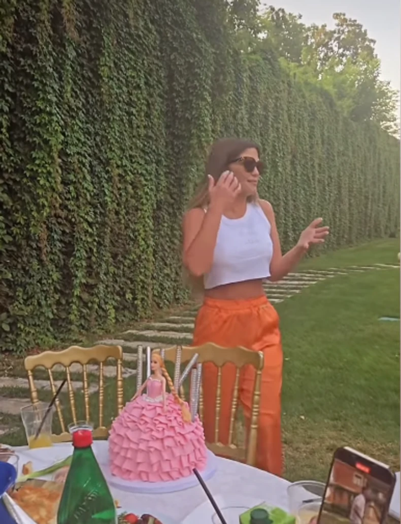 Ana Radulović dobila tortu u obliku Barbi lutke za rođendan