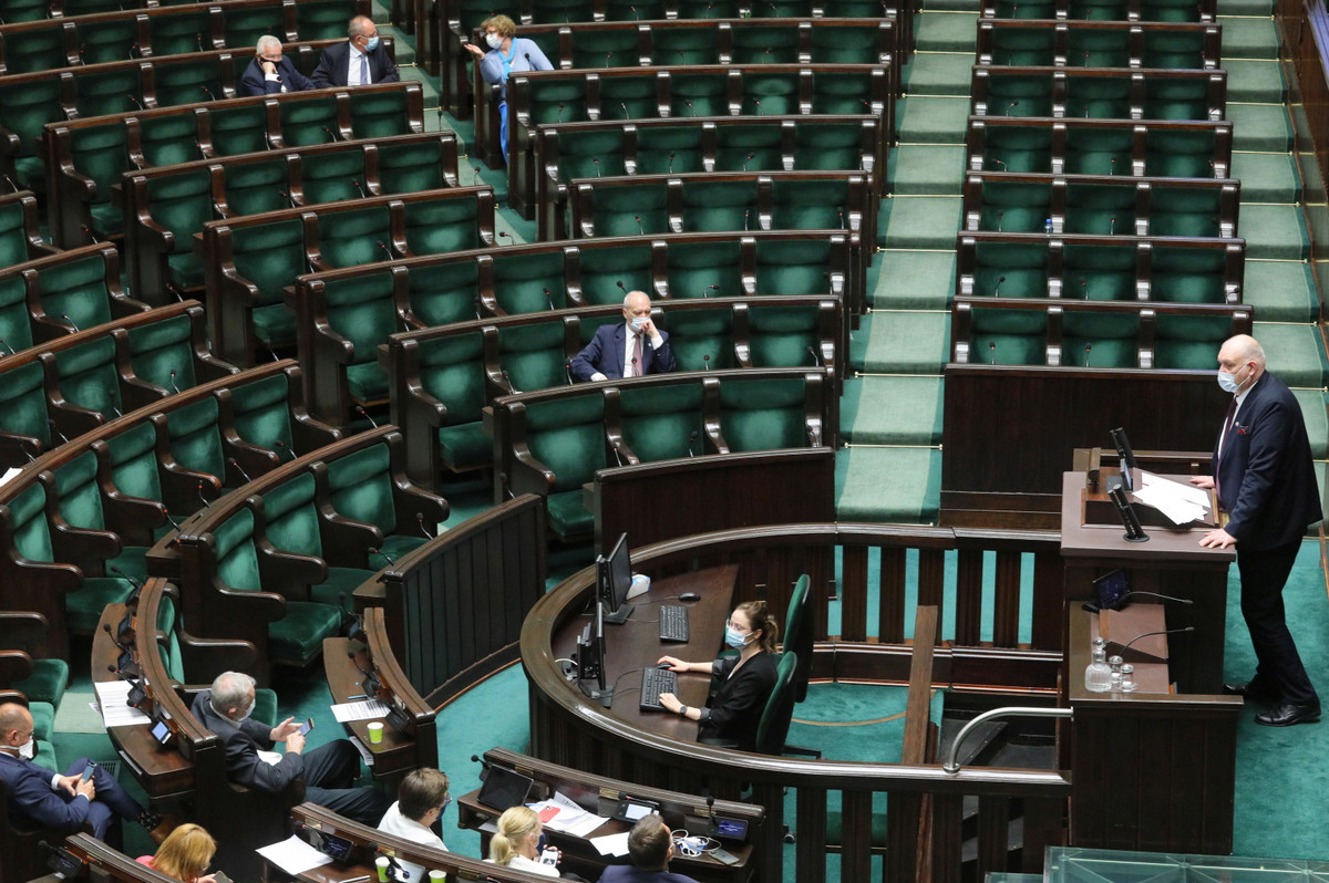 W nocy z czwartku na piątek rzecznik praw dziecka (RPD) Mikołaj Pawlak przedstawił w Sejmie sprawozdanie ze swojej działalności w roku 2020.