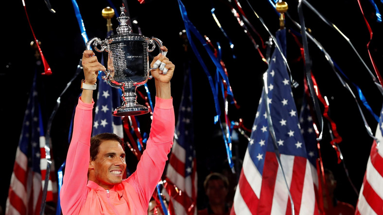 - Rafael Nadal poprawił serwis i na nowo odkrył swój forhend - tak zwycięski US Open ocenił Carlos Moya, który wkrótce zastąpi Toniego Nadala w roli szkoleniowca najlepszego aktualnie tenisisty świata.