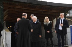 'Wiadomości' bronią wizyty szefa PiS na Powązkach. Zarzucają 'Faktom' PRL-owskie korzenie