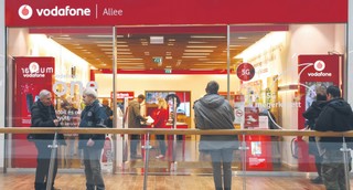 Kupno Vodafonu to spełnienie marzeń Orbana o narodowej sieci komórkowej