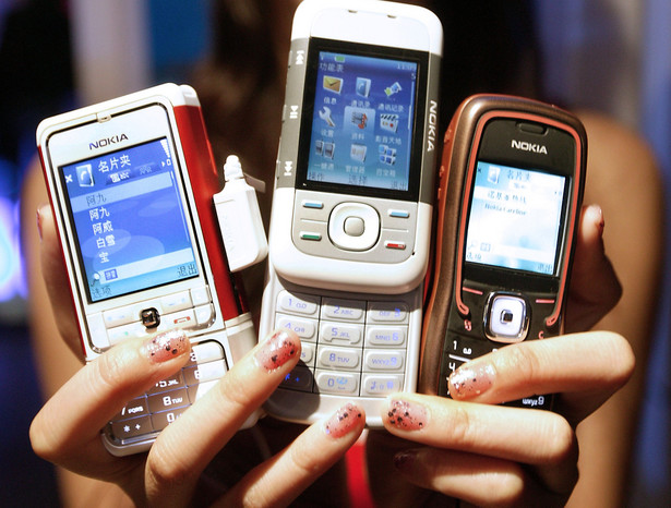 Telefony komórkowe. Fot. Bloomberg