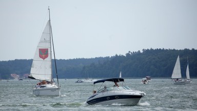 Żeglarze bez patentu opanowali jeziora. "Przyjeżdżają na Mazury i rozsądek zanika"