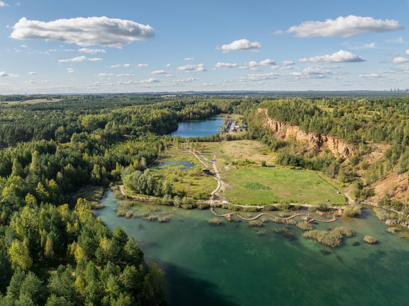 Arboretum Park Gródek w Jaworznie obejmuje wyrobiska po eksploatacji dolomitu byłej Cementowni Szczakowa