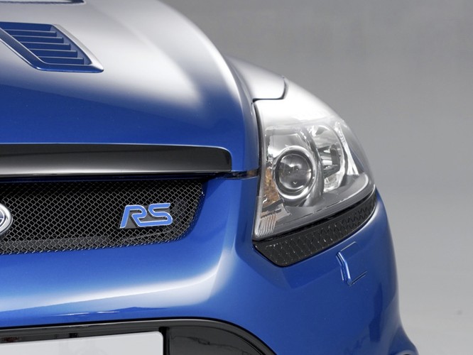 Latający Fin wciskał gaz focusa RS podczas specjalnego show dla fanów rajdowych emocji