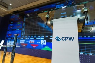 Giełda nadrabia straty. Te dwie branże najmocniej ciągną parkiet w górę