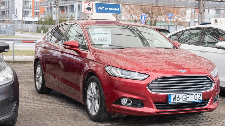 Ford Mondeo 1.5 EcoBoost (160 KM) Titanium, 2015 r., przebieg 29 000 km, I właściciel. Ostatni przegląd przy 28 593 km. Półroczna ochrona AutoPlaza (limit przebiegu 15 tys. km). Bogate wyposażenie, reflektory LED, klimatyzacja automatyczna. CENA 79 900 zł (faktura VAT)