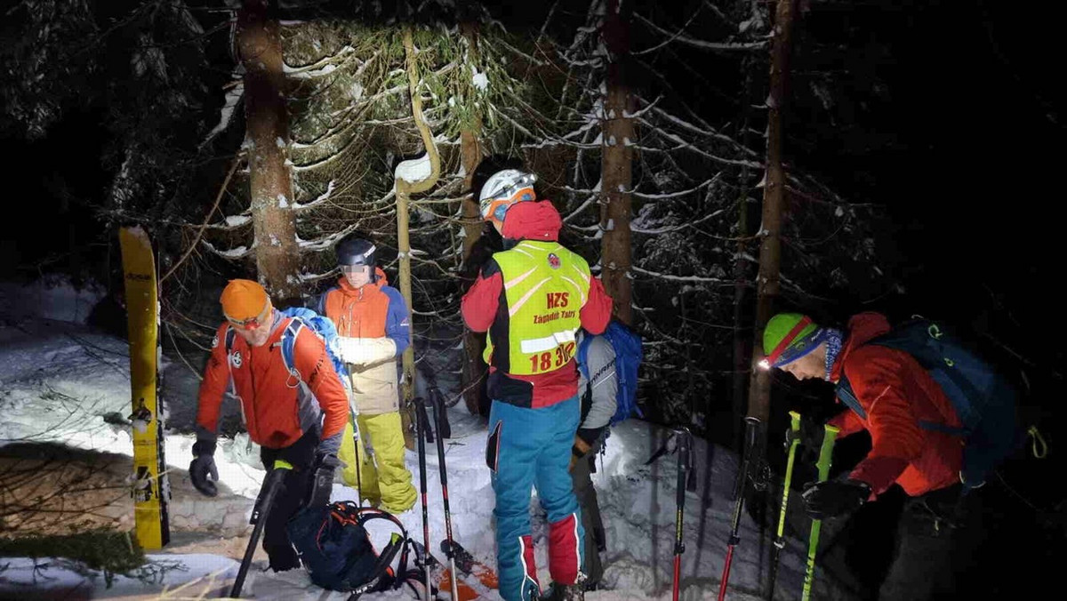 Akcja w Beskidach. Ratownicy poszukiwali snowboardzisty
