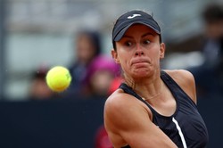 Magda Linette w 2. rundzie. W awansie pomogła jej kontuzja rywalki