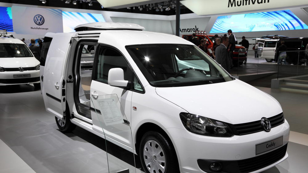 Volkswagen wybierze lokalizację na nową fabrykę samochodów użytkowych (LCV) pomiędzy Turcją a Polską, poinformował turecki minister gospodarki Zafer Çaglayan, cytowany przez serwis hurriyetdailynews.com. Według niego, decyzja ma zostać ogłoszona w maju.