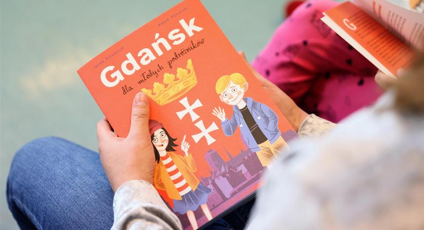 Książka „Gdańsk dla młodych podróżników jest adresowana jest do 7–12-letnich czytelników.