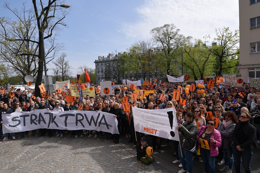 Strajk nauczycieli się zakończył, ale niewykluczone, że zostanie wznowiony po wakacjach