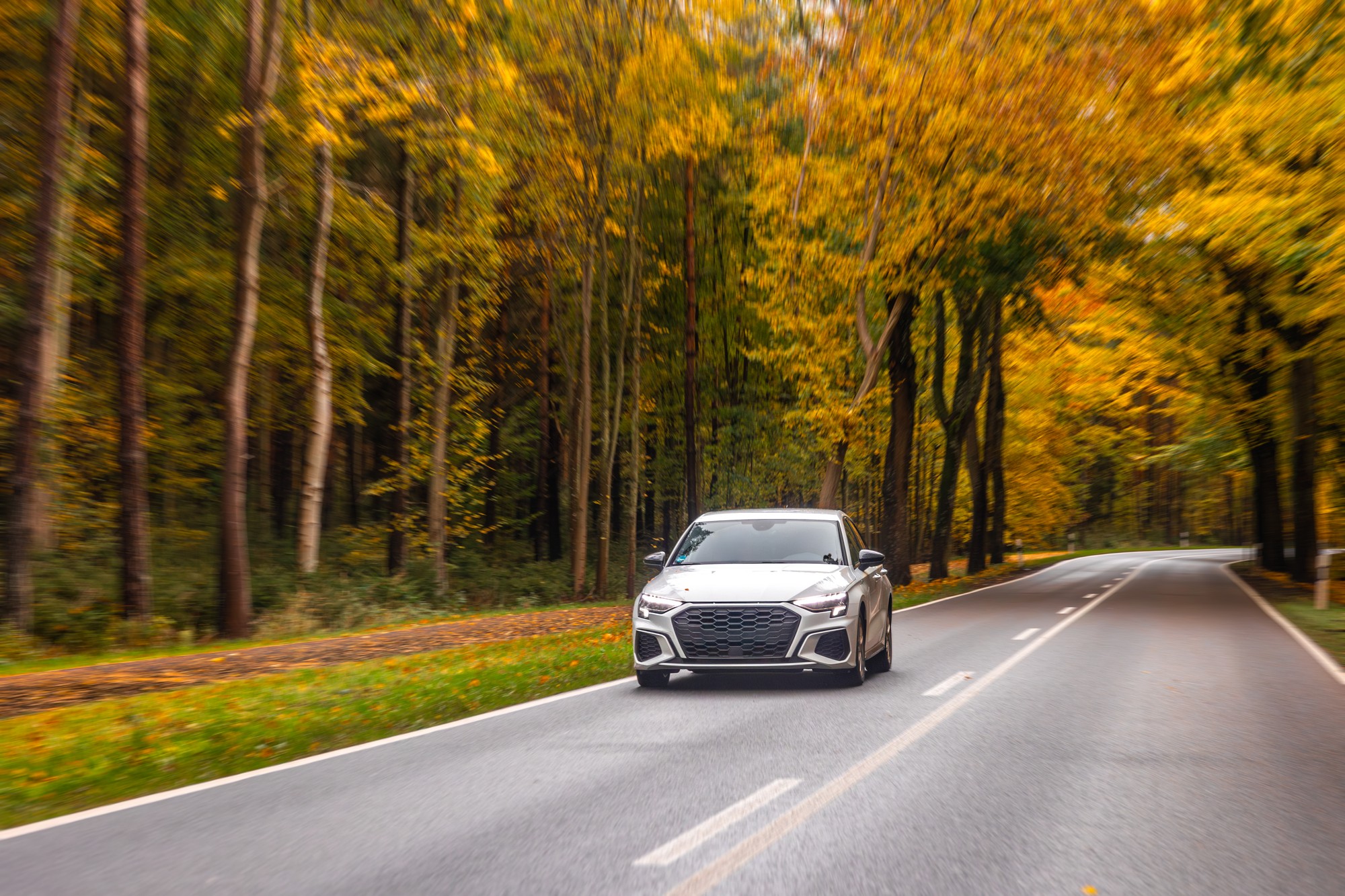 Okrem rýchlosti ovplyvňuje spotrebu paliva aj typ motora, hmotnosť vozidla či spôsob jazdy.
