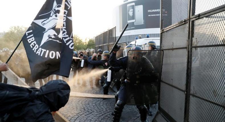 Anti-fascists clashed with police following the announcement of the results of the first round of the Presidential election