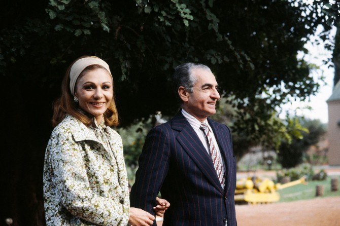Fara Pahlavi sa mužem