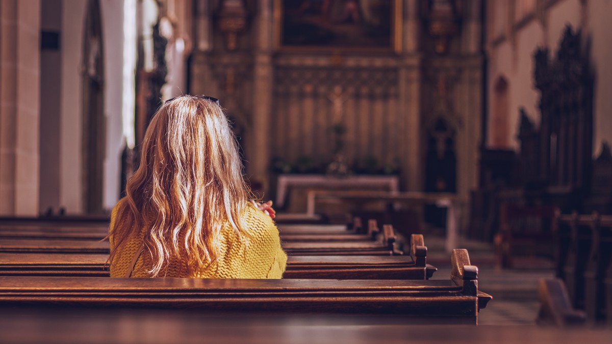 Kościół traci wiernych i wini pandemię. "Młodych to żenuje i śmieszy"