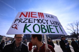 Kobiety wyszły na ulice m.in. Lublina, Łodzi i Krakowa pod hasłem 'Przeciw przemocy władzy'