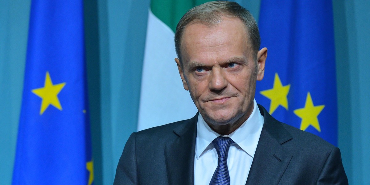 - Wzywam wszystkich, którzy chcą bronić Polski europejskiej, w niedzielę na Plac Zamkowy w Warszawie - powiedział Tusk.