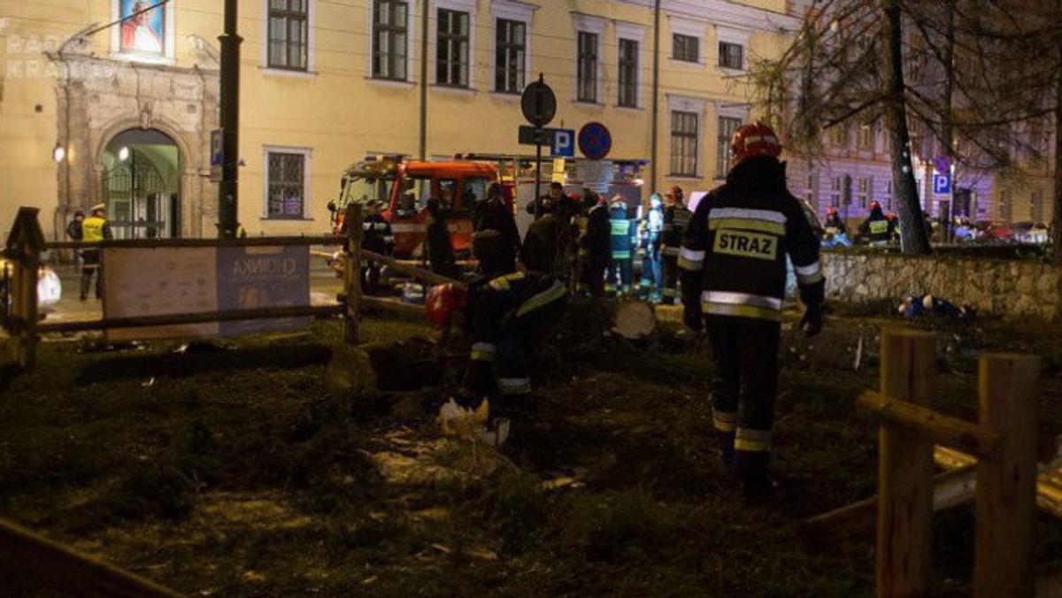 Instytut Meteorologii i Gospodarki Wodnej ostrzega: wichury przetoczą się dziś przez Małopolskę. Silny wiatr z południowego zachodu będzie wiał z prędkością nawet 80 kilometrów na godzinę - informuje Radio Kraków.