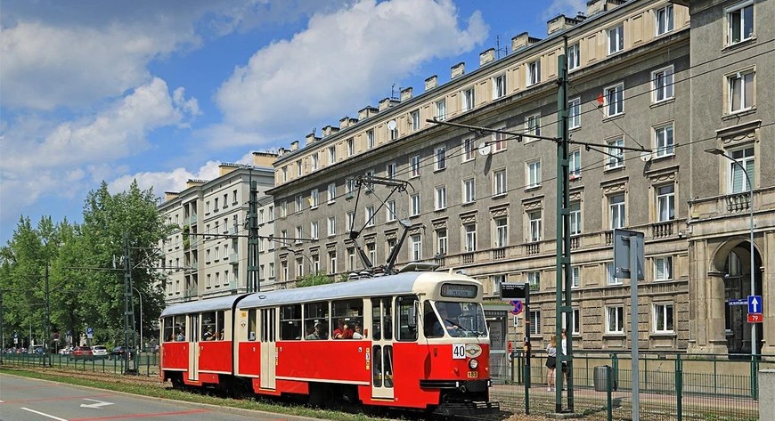 Wsiąść do tramwajów biorących udział w paradzie będzie można na terenie zajezdni Podgórze od godz. 10.30. 