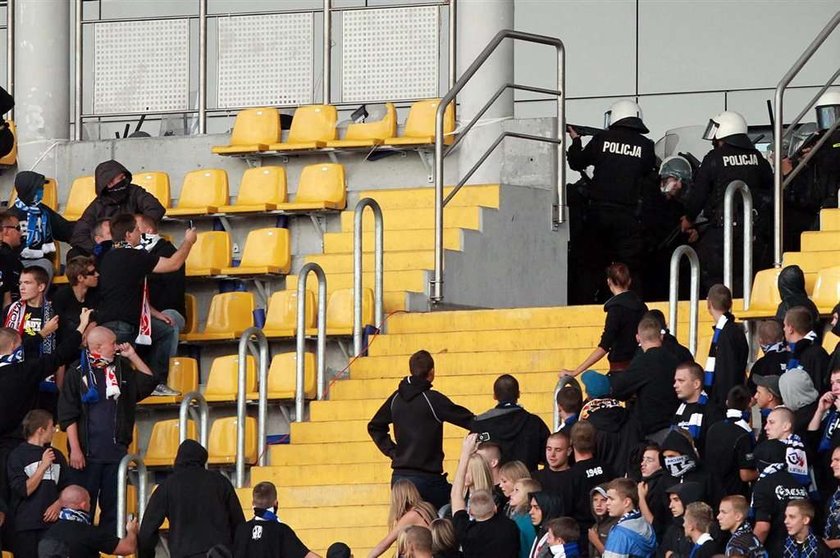 Ogromna bijatyka na stadionie Zawiszy