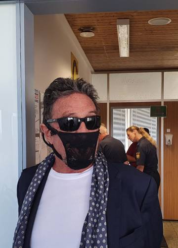 Bugyit viselt az arcán maszk helyett: letartóztatták a techgurut - Noizz