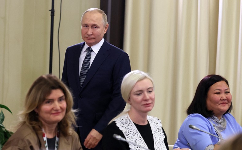 Vladimir Putin meets with mothers and wives of soldiers killed in the war in Ukraine.  November 2022