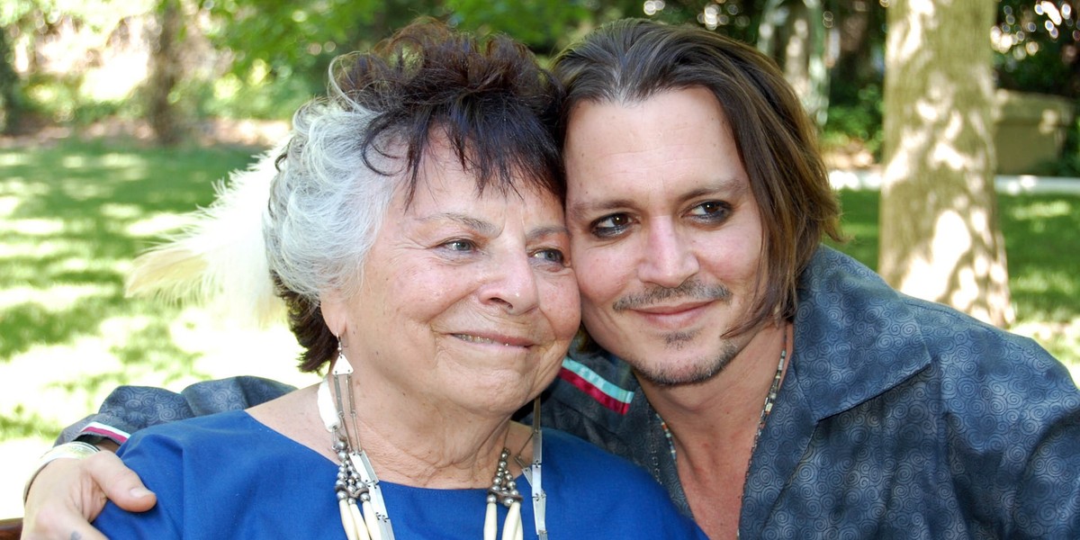 Depp i LaDonna Harris 